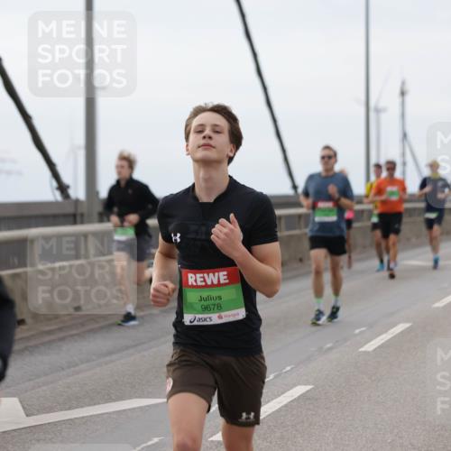 03.10.2025 - Köhlbrandbrückenlauf Jannik Wohlers http://msf.ph/oto/9142649 03.10.2025 15:43:50 Position 1 9678 meine-sportfotos.de