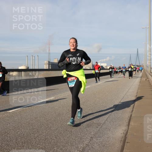 03.10.2025 - Köhlbrandbrückenlauf Lena Gebhardt http://msf.ph/oto/9142650 03.10.2025 10:00:30 Position 2 15 meine-sportfotos.de