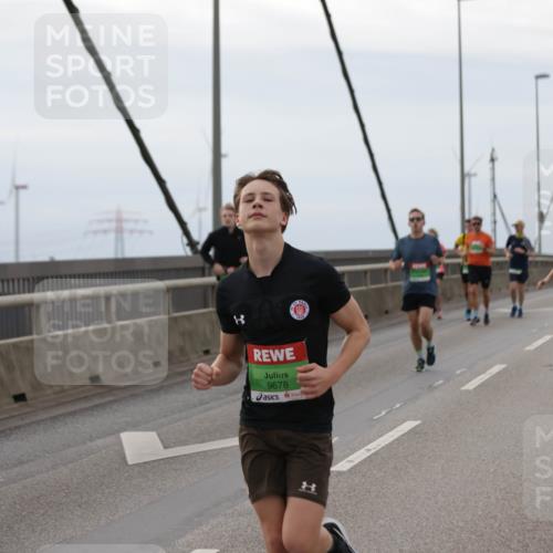 03.10.2025 - Köhlbrandbrückenlauf Jannik Wohlers http://msf.ph/oto/9142659 03.10.2025 15:43:50 Position 1 9678 meine-sportfotos.de
