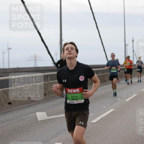 03.10.2025 - Köhlbrandbrückenlauf Jannik Wohlers http://msf.ph/oto/9142661 03.10.2025 15:43:50 Position 1 9678 meine-sportfotos.de