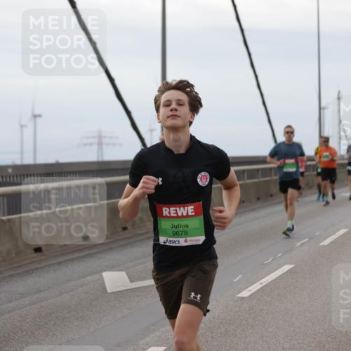 03.10.2025 - Köhlbrandbrückenlauf Jannik Wohlers http://msf.ph/oto/9142665 03.10.2025 15:43:50 Position 1 9678 meine-sportfotos.de