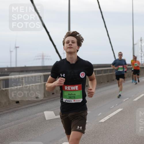 03.10.2025 - Köhlbrandbrückenlauf Jannik Wohlers http://msf.ph/oto/9142667 03.10.2025 15:43:50 Position 1 9678 meine-sportfotos.de