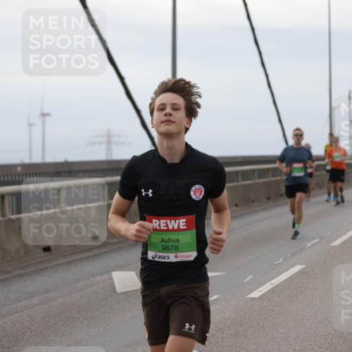 03.10.2025 - Köhlbrandbrückenlauf Jannik Wohlers http://msf.ph/oto/9142668 03.10.2025 15:43:51 Position 1 9678 meine-sportfotos.de