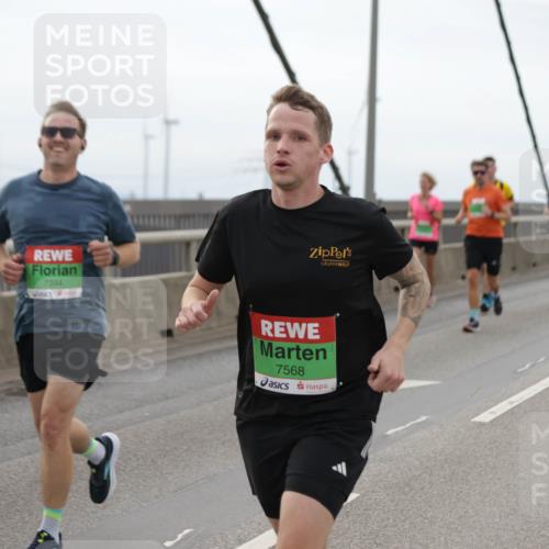 03.10.2025 - Köhlbrandbrückenlauf Jannik Wohlers http://msf.ph/oto/9142671 03.10.2025 15:43:54 Position 1 7394, 7568 meine-sportfotos.de