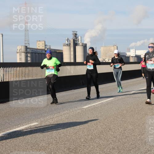 03.10.2025 - Köhlbrandbrückenlauf Lena Gebhardt http://msf.ph/oto/9142701 03.10.2025 10:00:34 Position 2 1971, 2674 meine-sportfotos.de