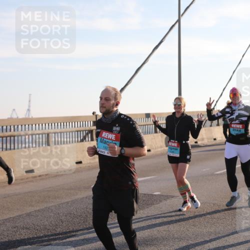 03.10.2025 - Köhlbrandbrückenlauf Yannick Fuchs http://msf.ph/oto/9142704 03.10.2025 08:29:36 Position 2 192, 1636, 1307 meine-sportfotos.de