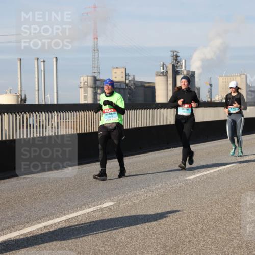 03.10.2025 - Köhlbrandbrückenlauf Lena Gebhardt http://msf.ph/oto/9142707 03.10.2025 10:00:35 Position 2  meine-sportfotos.de