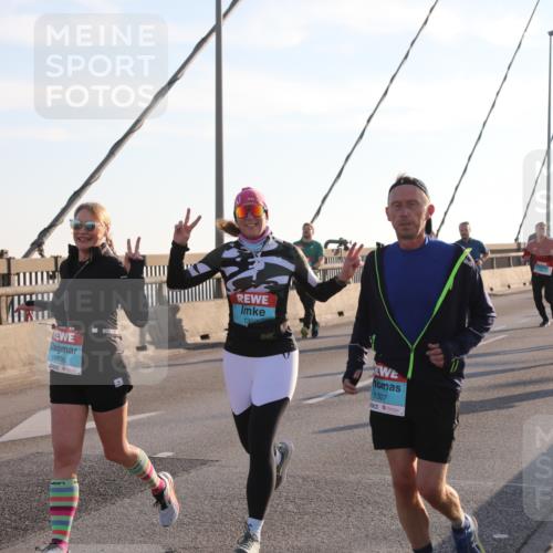 03.10.2025 - Köhlbrandbrückenlauf Yannick Fuchs http://msf.ph/oto/9142708 03.10.2025 08:29:37 Position 2 1636, 1392, 1307 meine-sportfotos.de