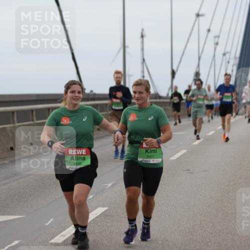 03.10.2025 - Köhlbrandbrückenlauf Jannik Wohlers http://msf.ph/oto/9142709 03.10.2025 15:43:58 Position 1 9456, 9457 meine-sportfotos.de