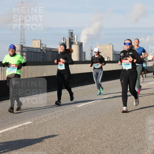 03.10.2025 - Köhlbrandbrückenlauf Lena Gebhardt http://msf.ph/oto/9142714 03.10.2025 10:00:35 Position 2 2674, 1971, 1051 meine-sportfotos.de