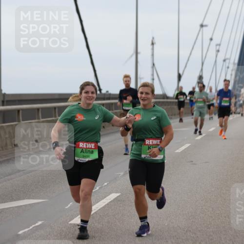 03.10.2025 - Köhlbrandbrückenlauf Jannik Wohlers http://msf.ph/oto/9142715 03.10.2025 15:43:58 Position 1 9456 meine-sportfotos.de