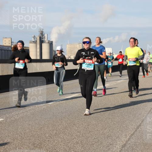 03.10.2025 - Köhlbrandbrückenlauf Lena Gebhardt http://msf.ph/oto/9142720 03.10.2025 10:00:36 Position 2 1051, 1971 meine-sportfotos.de