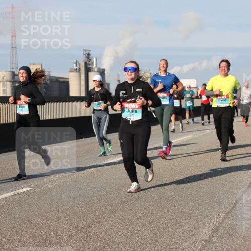 03.10.2025 - Köhlbrandbrückenlauf Lena Gebhardt http://msf.ph/oto/9142726 03.10.2025 10:00:36 Position 2 1051, 1971 meine-sportfotos.de