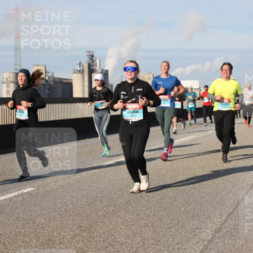 03.10.2025 - Köhlbrandbrückenlauf Lena Gebhardt http://msf.ph/oto/9142732 03.10.2025 10:00:36 Position 2 1051, 1971 meine-sportfotos.de