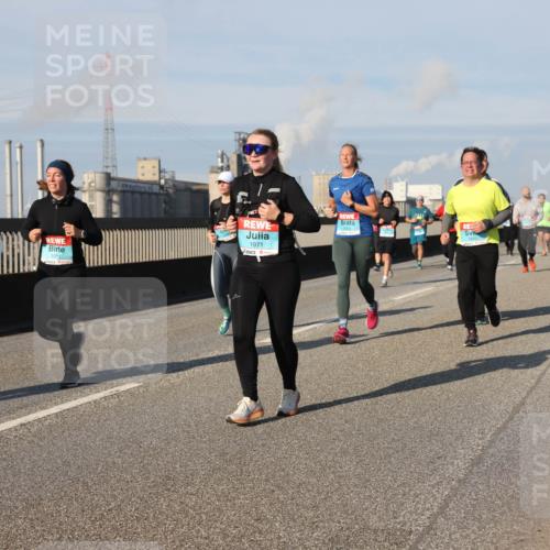 03.10.2025 - Köhlbrandbrückenlauf Lena Gebhardt http://msf.ph/oto/9142742 03.10.2025 10:00:36 Position 2 1051, 1971, 2055 meine-sportfotos.de