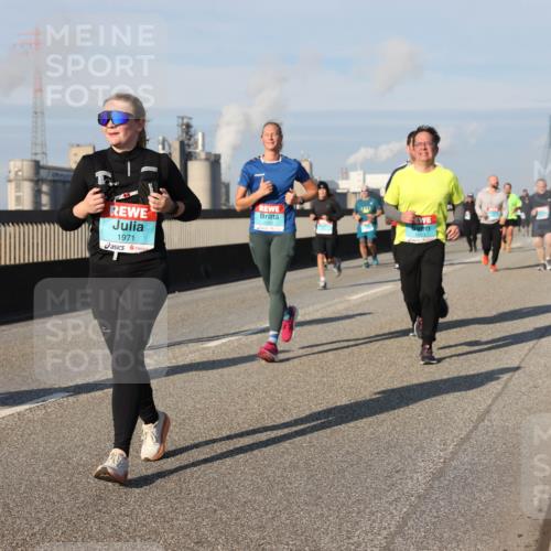 03.10.2025 - Köhlbrandbrückenlauf Lena Gebhardt http://msf.ph/oto/9142748 03.10.2025 10:00:37 Position 2 1051, 1971 meine-sportfotos.de