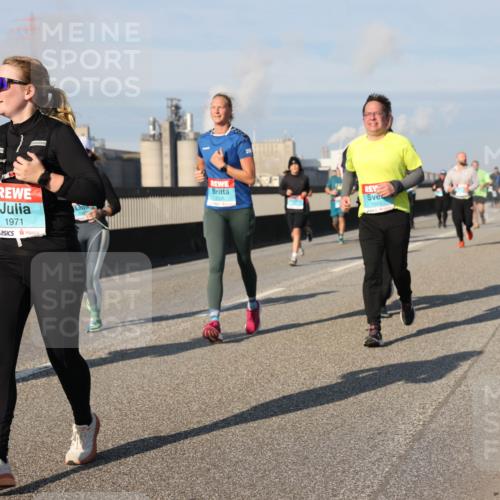 03.10.2025 - Köhlbrandbrückenlauf Lena Gebhardt http://msf.ph/oto/9142751 03.10.2025 10:00:37 Position 2 1971, 1663 meine-sportfotos.de