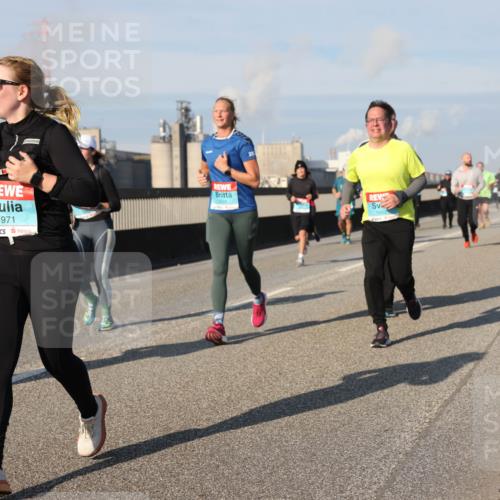 03.10.2025 - Köhlbrandbrückenlauf Lena Gebhardt http://msf.ph/oto/9142756 03.10.2025 10:00:37 Position 2 1971, 1663 meine-sportfotos.de