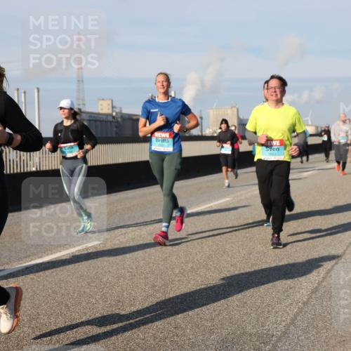 03.10.2025 - Köhlbrandbrückenlauf Lena Gebhardt http://msf.ph/oto/9142764 03.10.2025 10:00:38 Position 2 1971, 1663 meine-sportfotos.de