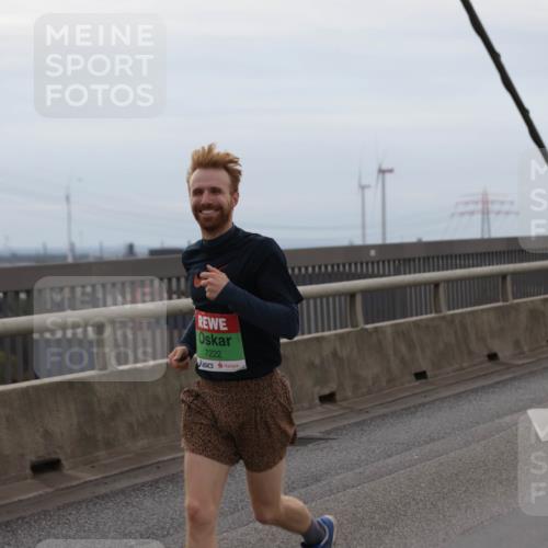 03.10.2025 - Köhlbrandbrückenlauf Jannik Wohlers http://msf.ph/oto/9142769 03.10.2025 15:44:03 Position 1 7222 meine-sportfotos.de