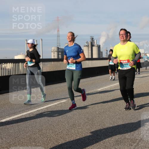 03.10.2025 - Köhlbrandbrückenlauf Lena Gebhardt http://msf.ph/oto/9142770 03.10.2025 10:00:38 Position 2 2055, 1663 meine-sportfotos.de