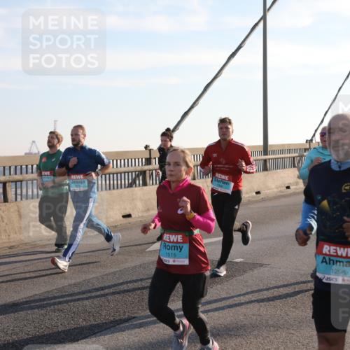 03.10.2025 - Köhlbrandbrückenlauf Yannick Fuchs http://msf.ph/oto/9142772 03.10.2025 08:29:41 Position 2 1675, 1515, 1296 meine-sportfotos.de