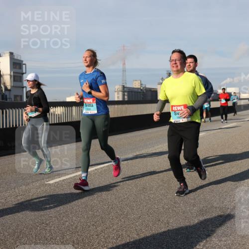 03.10.2025 - Köhlbrandbrückenlauf Lena Gebhardt http://msf.ph/oto/9142782 03.10.2025 10:00:39 Position 2 2055, 202, 16 meine-sportfotos.de