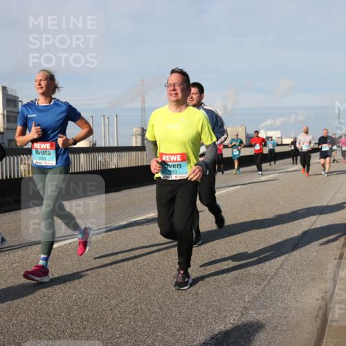 03.10.2025 - Köhlbrandbrückenlauf Lena Gebhardt http://msf.ph/oto/9142790 03.10.2025 10:00:39 Position 2 2055, 1663 meine-sportfotos.de