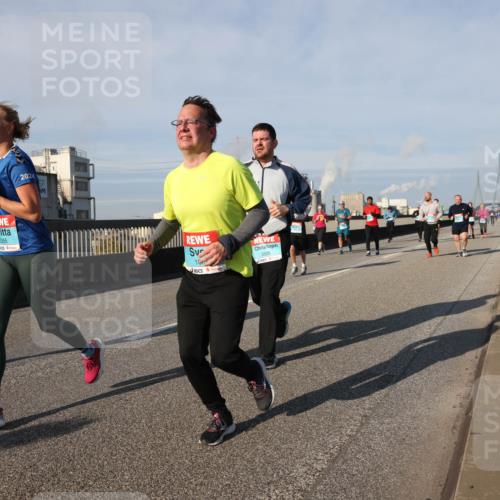 03.10.2025 - Köhlbrandbrückenlauf Lena Gebhardt http://msf.ph/oto/9142801 03.10.2025 10:00:39 Position 2 2055, 2024, 16, 3529 meine-sportfotos.de