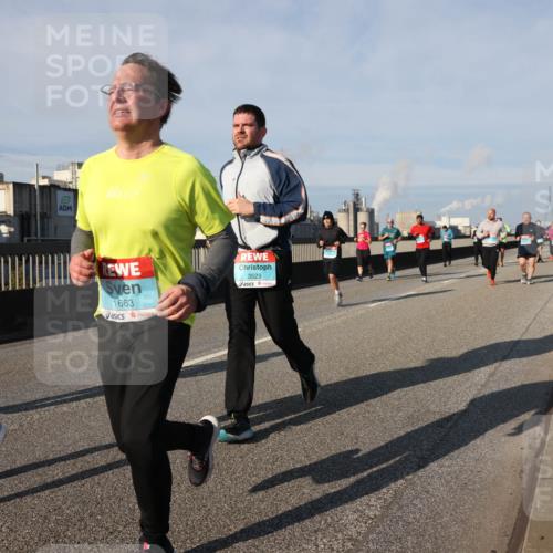 03.10.2025 - Köhlbrandbrückenlauf Lena Gebhardt http://msf.ph/oto/9142804 03.10.2025 10:00:40 Position 2 2055, 1663, 3529 meine-sportfotos.de