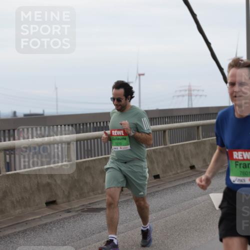 03.10.2025 - Köhlbrandbrückenlauf Jannik Wohlers http://msf.ph/oto/9142805 03.10.2025 15:44:05 Position 1 7270, 7601 meine-sportfotos.de