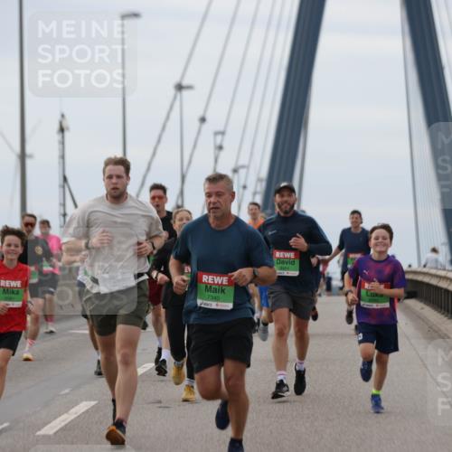 03.10.2025 - Köhlbrandbrückenlauf Jannik Wohlers http://msf.ph/oto/9142819 03.10.2025 15:44:08 Position 1 9584, 7340, 9354 meine-sportfotos.de