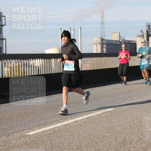 03.10.2025 - Köhlbrandbrückenlauf Lena Gebhardt http://msf.ph/oto/9142824 03.10.2025 10:00:41 Position 2 2897 meine-sportfotos.de