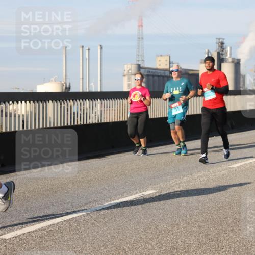 03.10.2025 - Köhlbrandbrückenlauf Lena Gebhardt http://msf.ph/oto/9142835 03.10.2025 10:00:42 Position 2 2897, 24, 25 meine-sportfotos.de