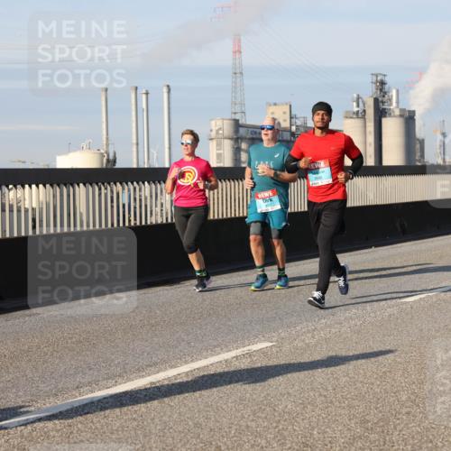 03.10.2025 - Köhlbrandbrückenlauf Lena Gebhardt http://msf.ph/oto/9142841 03.10.2025 10:00:42 Position 2 3097, 3840, 2424 meine-sportfotos.de