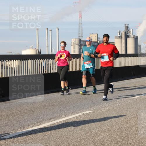 03.10.2025 - Köhlbrandbrückenlauf Lena Gebhardt http://msf.ph/oto/9142845 03.10.2025 10:00:42 Position 2 3697, 2424 meine-sportfotos.de