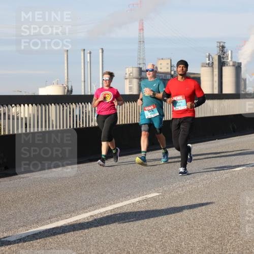 03.10.2025 - Köhlbrandbrückenlauf Lena Gebhardt http://msf.ph/oto/9142848 03.10.2025 10:00:42 Position 2 3840, 2424 meine-sportfotos.de
