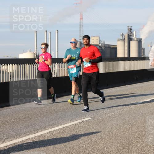 03.10.2025 - Köhlbrandbrückenlauf Lena Gebhardt http://msf.ph/oto/9142851 03.10.2025 10:00:42 Position 2 25, 3840, 24 meine-sportfotos.de