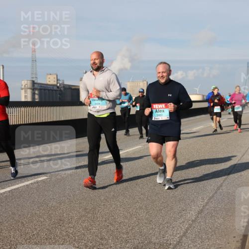 03.10.2025 - Köhlbrandbrückenlauf Lena Gebhardt http://msf.ph/oto/9142861 03.10.2025 10:00:43 Position 2 3840, 2424, 2460 meine-sportfotos.de