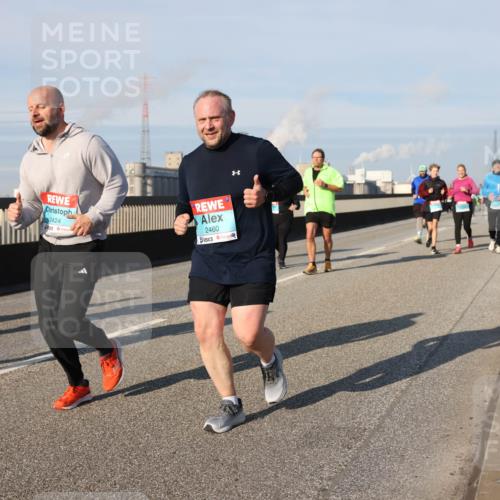 03.10.2025 - Köhlbrandbrückenlauf Lena Gebhardt http://msf.ph/oto/9142880 03.10.2025 10:00:44 Position 2 2424, 2460 meine-sportfotos.de