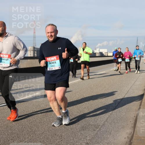 03.10.2025 - Köhlbrandbrückenlauf Lena Gebhardt http://msf.ph/oto/9142884 03.10.2025 10:00:44 Position 2 2424, 2460 meine-sportfotos.de