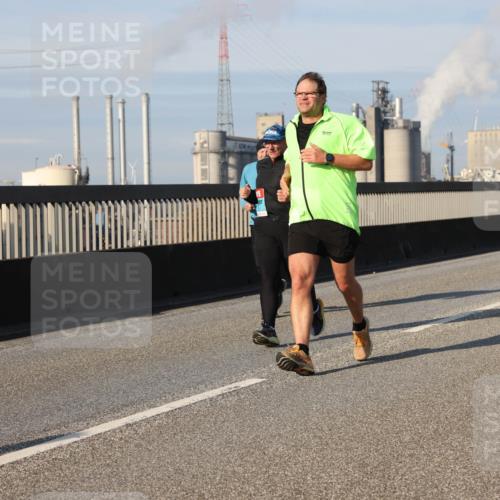 03.10.2025 - Köhlbrandbrückenlauf Lena Gebhardt http://msf.ph/oto/9142896 03.10.2025 10:00:46 Position 2  meine-sportfotos.de