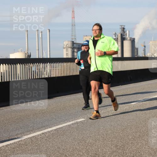 03.10.2025 - Köhlbrandbrückenlauf Lena Gebhardt http://msf.ph/oto/9142900 03.10.2025 10:00:46 Position 2  meine-sportfotos.de
