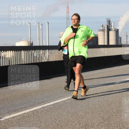 03.10.2025 - Köhlbrandbrückenlauf Lena Gebhardt http://msf.ph/oto/9142903 03.10.2025 10:00:46 Position 2  meine-sportfotos.de