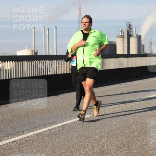03.10.2025 - Köhlbrandbrückenlauf Lena Gebhardt http://msf.ph/oto/9142905 03.10.2025 10:00:46 Position 2  meine-sportfotos.de