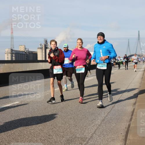 03.10.2025 - Köhlbrandbrückenlauf Lena Gebhardt http://msf.ph/oto/9142923 03.10.2025 10:00:48 Position 2 3635, 3783, 3636 meine-sportfotos.de