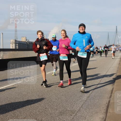 03.10.2025 - Köhlbrandbrückenlauf Lena Gebhardt http://msf.ph/oto/9142926 03.10.2025 10:00:48 Position 2 3635, 3636 meine-sportfotos.de