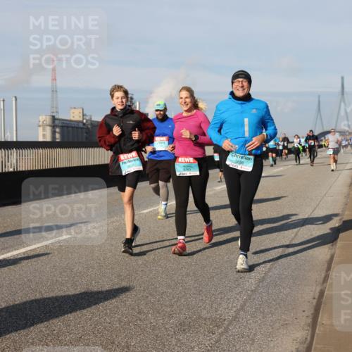 03.10.2025 - Köhlbrandbrückenlauf Lena Gebhardt http://msf.ph/oto/9142929 03.10.2025 10:00:48 Position 2 3635, 3783, 3636 meine-sportfotos.de
