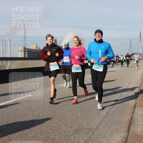 03.10.2025 - Köhlbrandbrückenlauf Lena Gebhardt http://msf.ph/oto/9142932 03.10.2025 10:00:48 Position 2 3635, 3783, 3636 meine-sportfotos.de