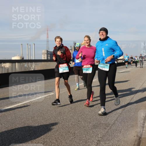 03.10.2025 - Köhlbrandbrückenlauf Lena Gebhardt http://msf.ph/oto/9142935 03.10.2025 10:00:48 Position 2 3635, 3783, 3636 meine-sportfotos.de
